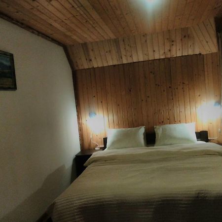 Cottage Palitra Yablunytsya Esterno foto