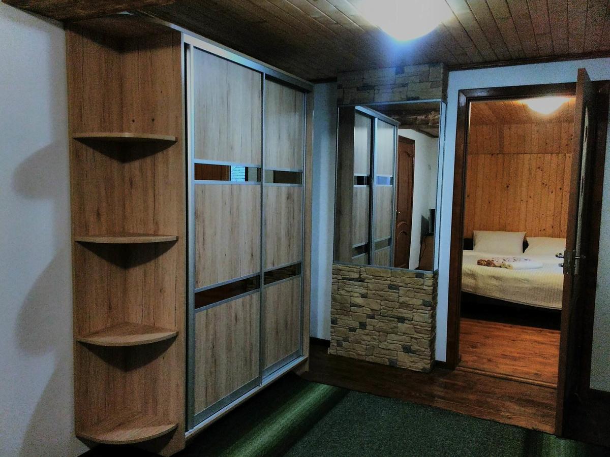 Cottage Palitra Yablunytsya Esterno foto